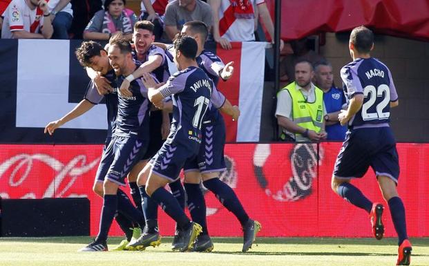 El Valladolid celebra su permanencia en Vallecas