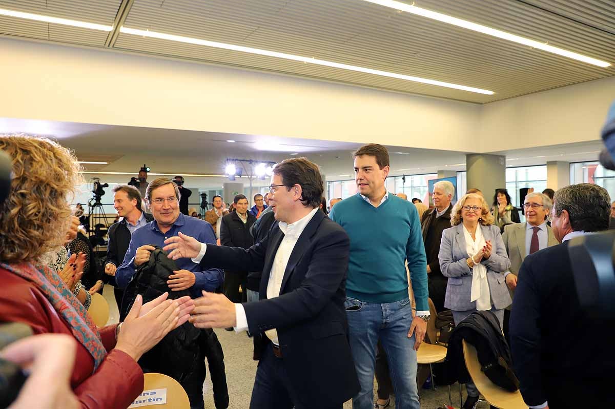 El candidato 'popular', Alfonso Fernández Mañueco, recoge el testigo del presidente de la Junta, aunque advierte que tiene que seguir su «camino»