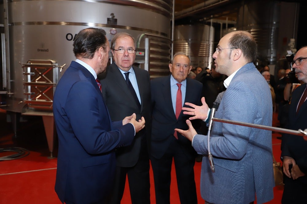 El presidente de la Junta de Castilla y León, Juan Vicente Herrera, ha inaugurado el Centro de Protos de Alta Tecnología de Elaboración en Anguix (Burgos)