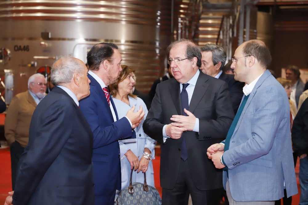 El presidente de la Junta de Castilla y León, Juan Vicente Herrera, ha inaugurado el Centro de Protos de Alta Tecnología de Elaboración en Anguix (Burgos)