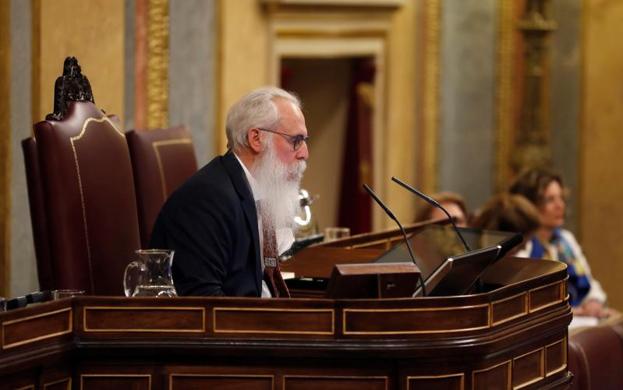 Agustín Zamarrón como presidente de la Mesa de Edad de Congreso en la sesión constitutiva de las Cortes. 