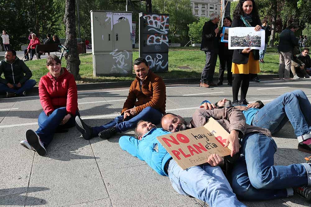 El paseo de Atapuerca ha sido el lugar donde se ha celebrado esta sentada, con motivo de la segunda huelga mundial estudiantil contra el cambio climático 