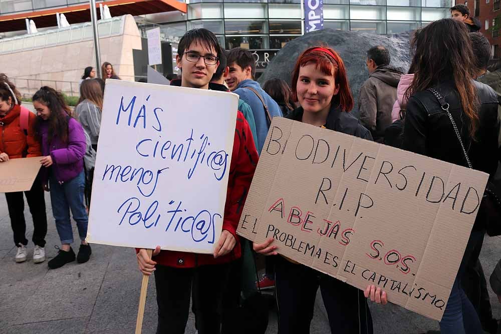 El paseo de Atapuerca ha sido el lugar donde se ha celebrado esta sentada, con motivo de la segunda huelga mundial estudiantil contra el cambio climático 