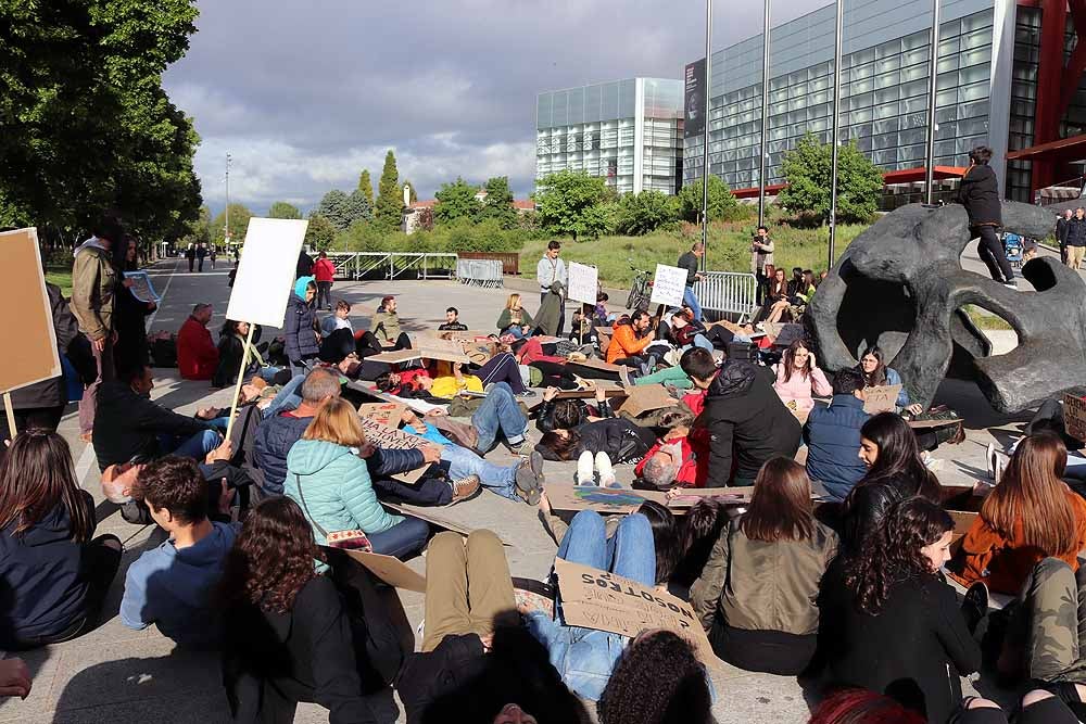 El paseo de Atapuerca ha sido el lugar donde se ha celebrado esta sentada, con motivo de la segunda huelga mundial estudiantil contra el cambio climático 