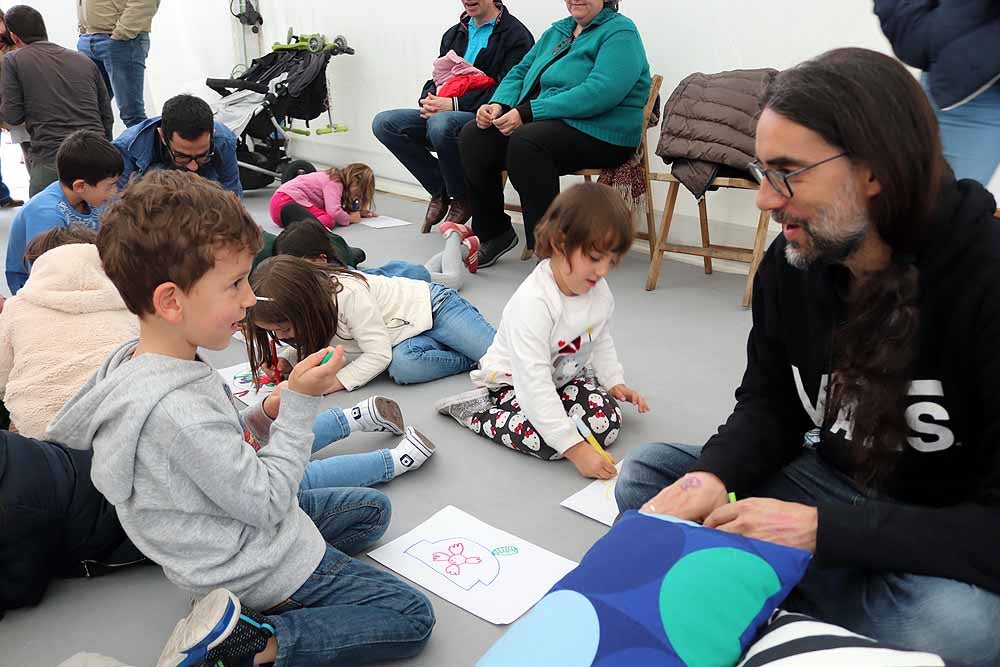 Las mejores imágenes de la segunda jornada de la Feria del Libro, celebrada en el Paseo del Espolón