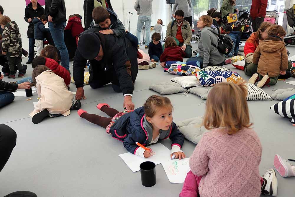 Las mejores imágenes de la segunda jornada de la Feria del Libro, celebrada en el Paseo del Espolón