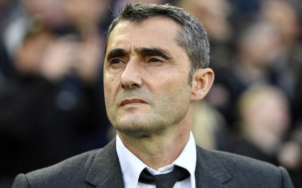 Ernesto Valverde, con gesto serio durante el partido. 