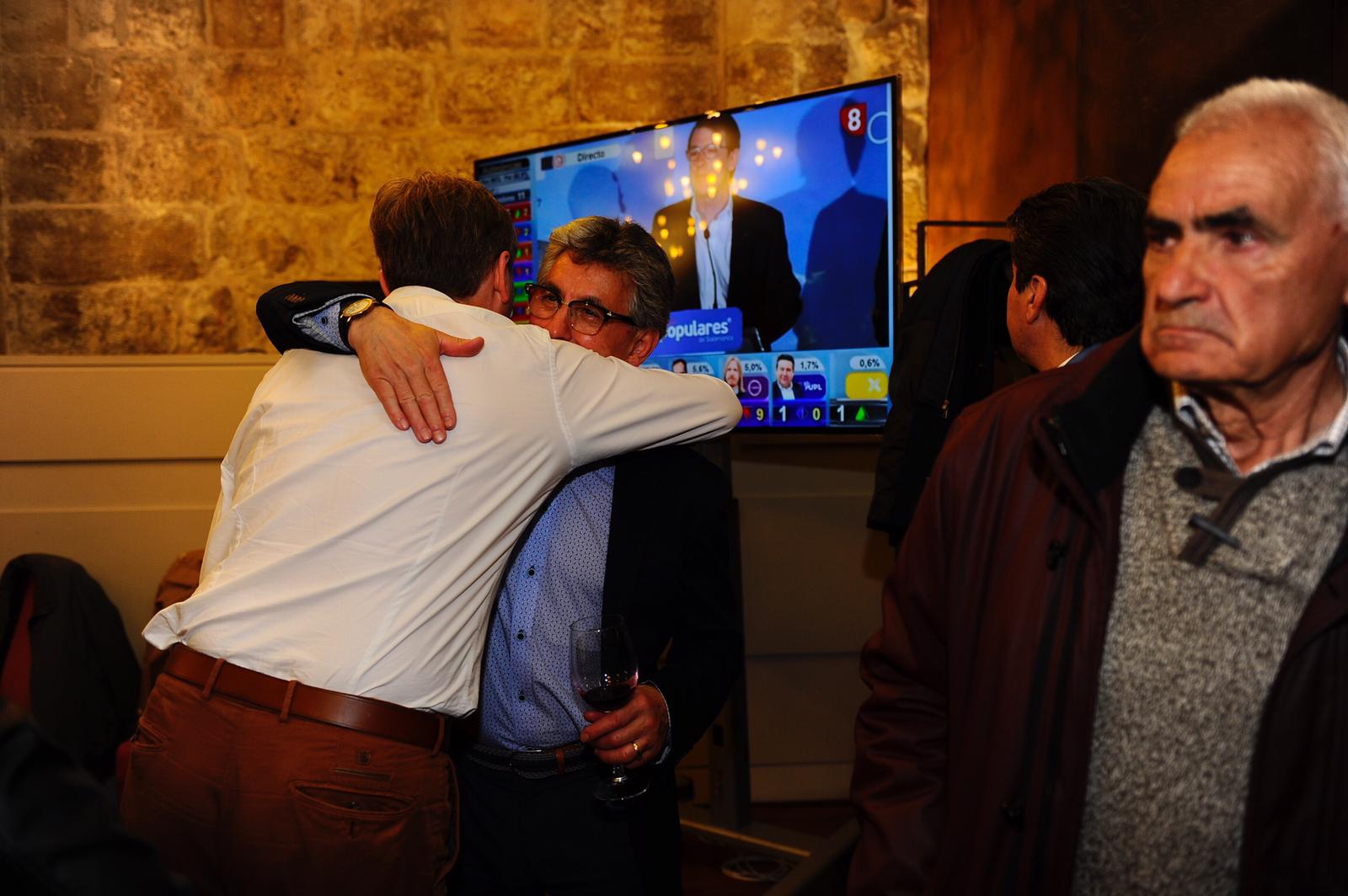 Fotos: El PP compartió con sus afiliados el resultado electoral