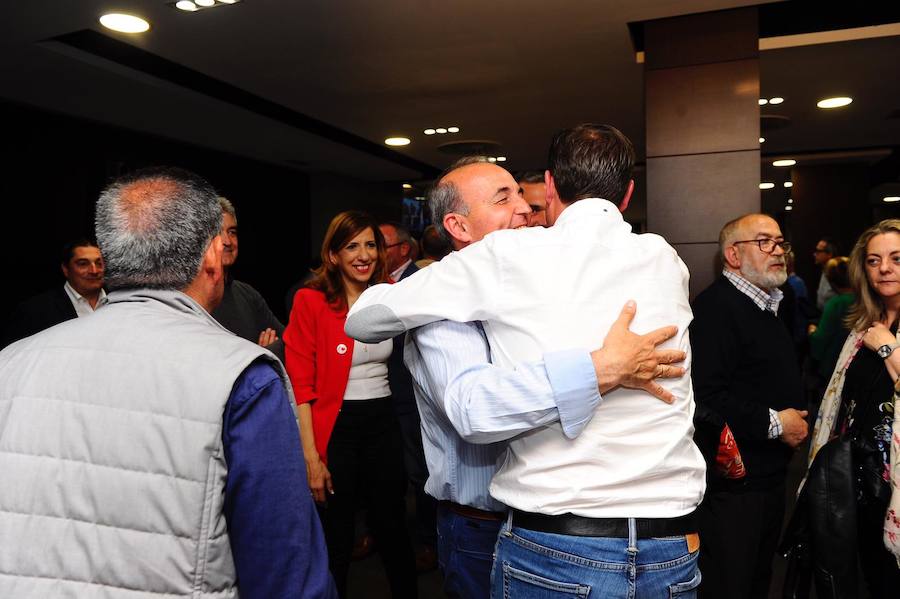 Fotos: Así celebró el PSOE de Burgos su victoria el las elecciones municipales