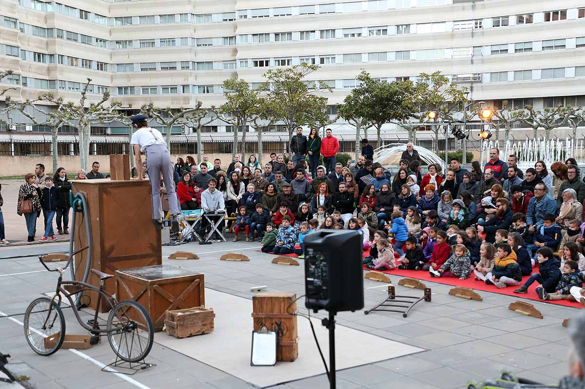 A pesar del frío viento, los burgaleses han salido a las calles para disfrutar de propuestas culturales hasta las 3 horas de la mañana durante una jornada llena de vida