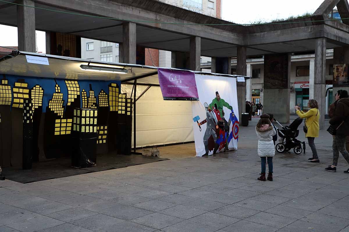 A pesar del frío viento, los burgaleses han salido a las calles para disfrutar de propuestas culturales hasta las 3 horas de la mañana durante una jornada llena de vida