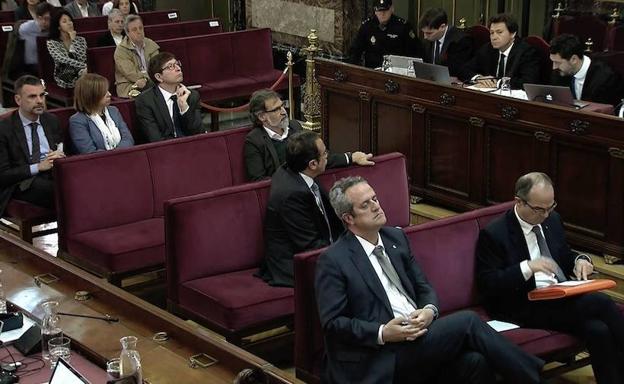 Los acusados siguen el pasado miércoles la sesión del juicio del 1-O desde el banquillo.