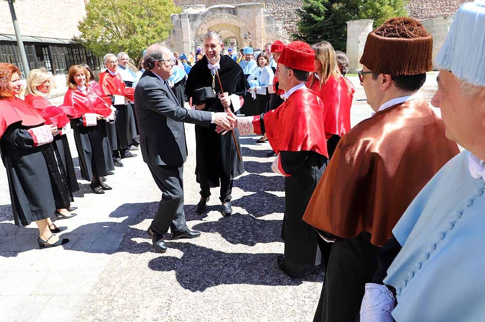 La Universidad de Burgos ha celebrado sus 25 años con la investidura de Juan José Laborda como doctor Honoris Causa