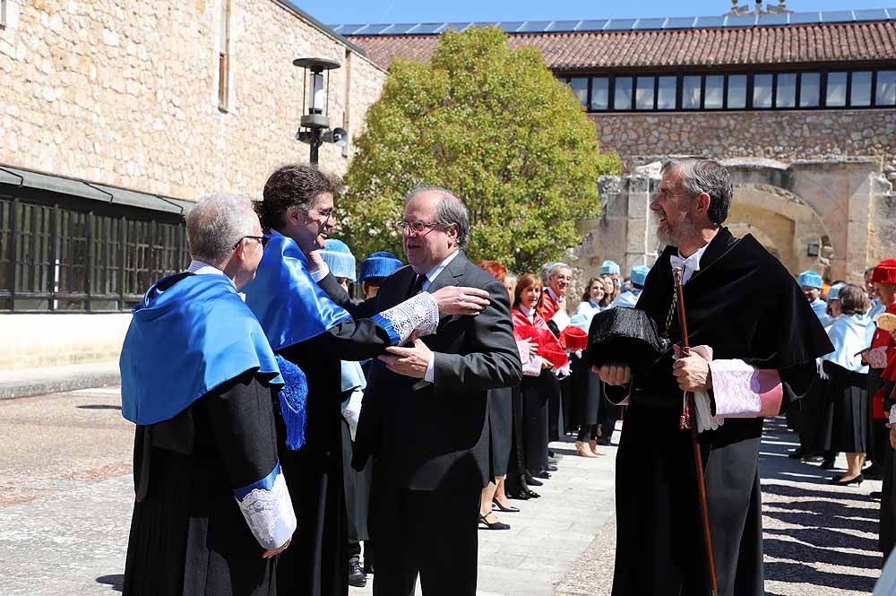 La Universidad de Burgos ha celebrado sus 25 años con la investidura de Juan José Laborda como doctor Honoris Causa