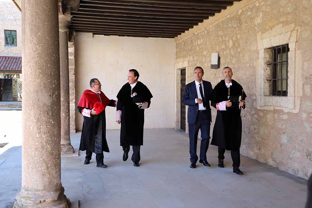 La Universidad de Burgos ha celebrado sus 25 años con la investidura de Juan José Laborda como doctor Honoris Causa