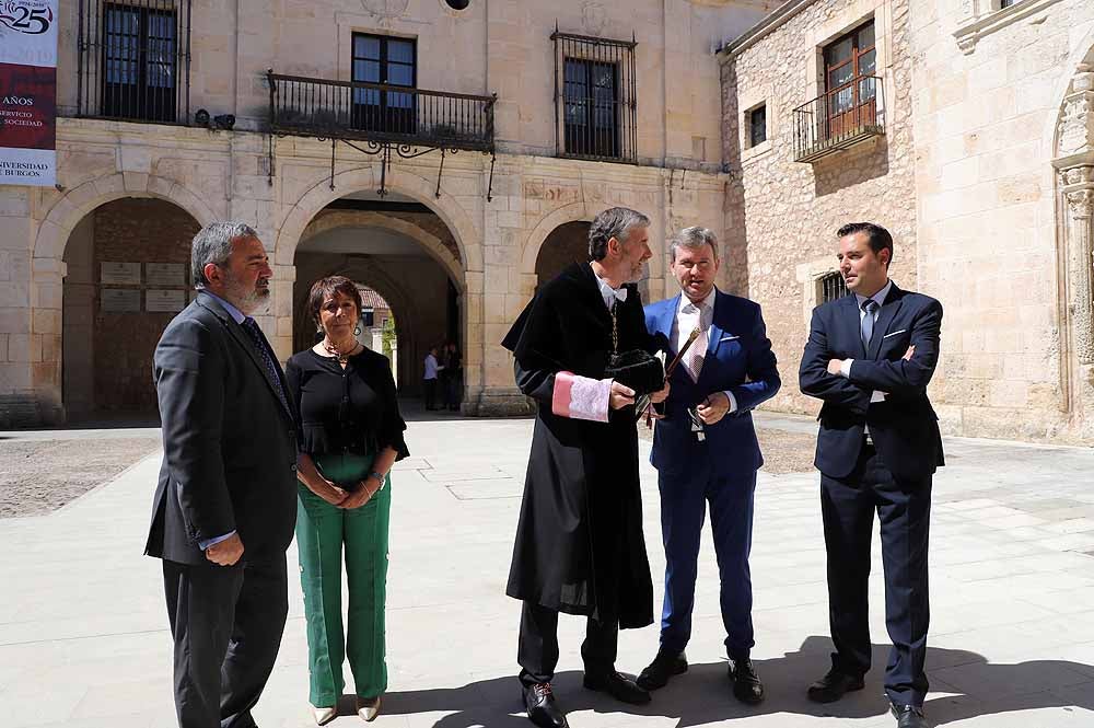 La Universidad de Burgos ha celebrado sus 25 años con la investidura de Juan José Laborda como doctor Honoris Causa