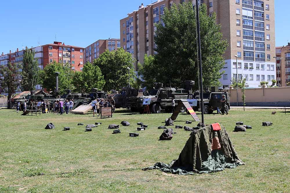 Las unidades militares de Burgos y la Guardia Civil han celebrado el Día de las Fuerzas Armadas con una exhibición de equipamiento y material militar y talleres para grandes y pequeños