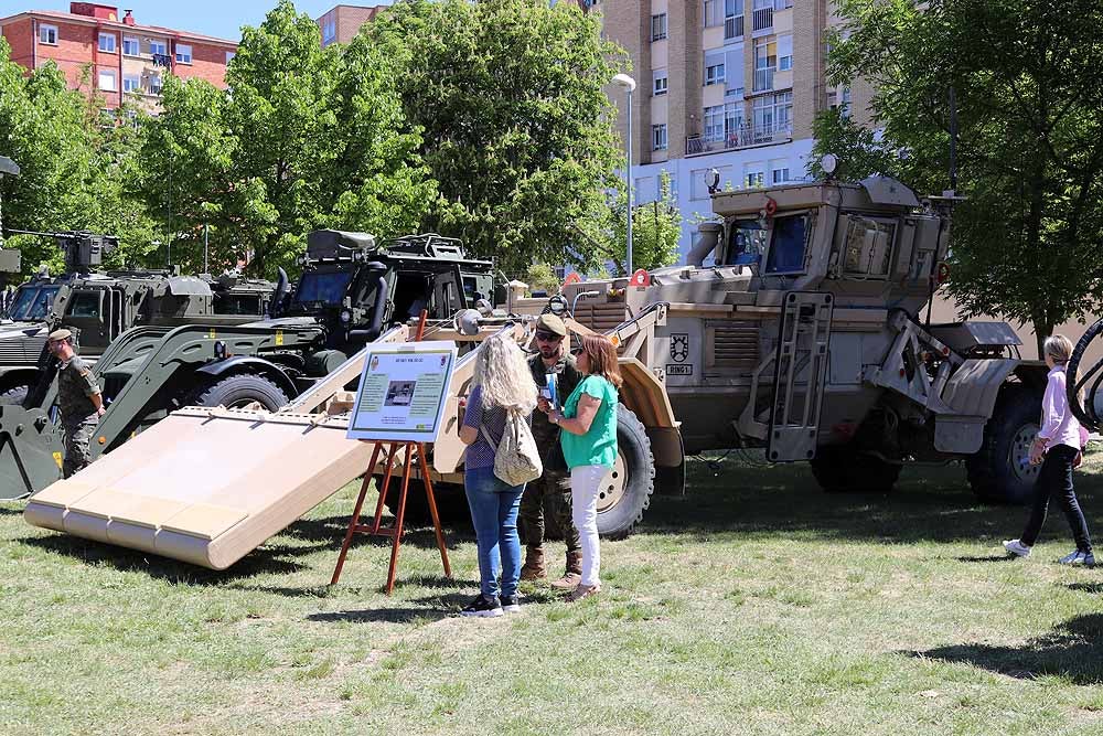 Las unidades militares de Burgos y la Guardia Civil han celebrado el Día de las Fuerzas Armadas con una exhibición de equipamiento y material militar y talleres para grandes y pequeños