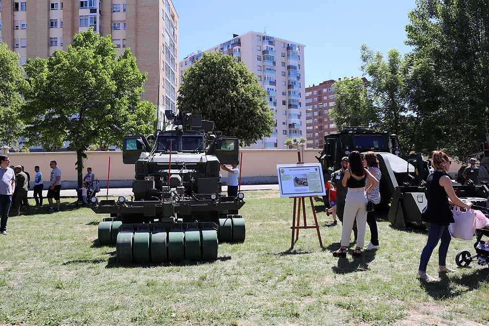 Las unidades militares de Burgos y la Guardia Civil han celebrado el Día de las Fuerzas Armadas con una exhibición de equipamiento y material militar y talleres para grandes y pequeños