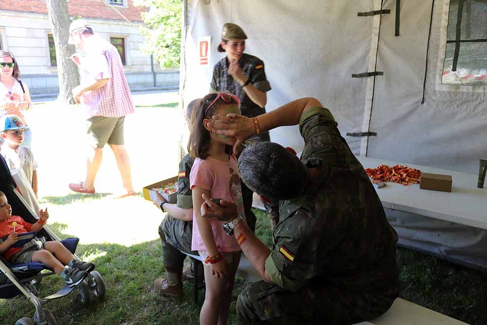 Las unidades militares de Burgos y la Guardia Civil han celebrado el Día de las Fuerzas Armadas con una exhibición de equipamiento y material militar y talleres para grandes y pequeños