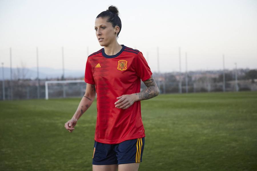 Jennifer Hermoso, con la camiseta de la selección. 