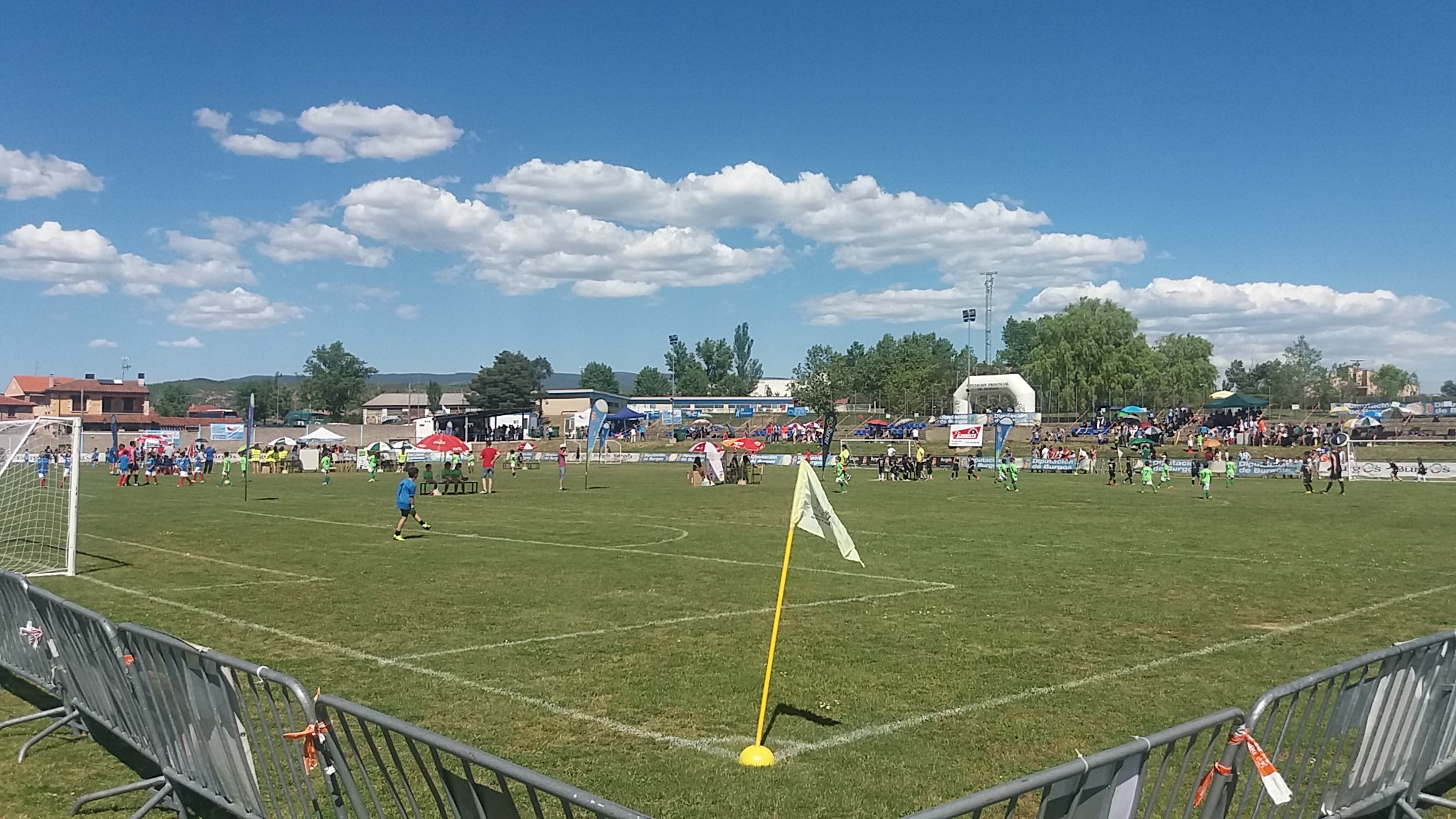 Fotos: Unos 600 jóvenes participan en el torneo de fútbol 7 de Salas de los Infantes