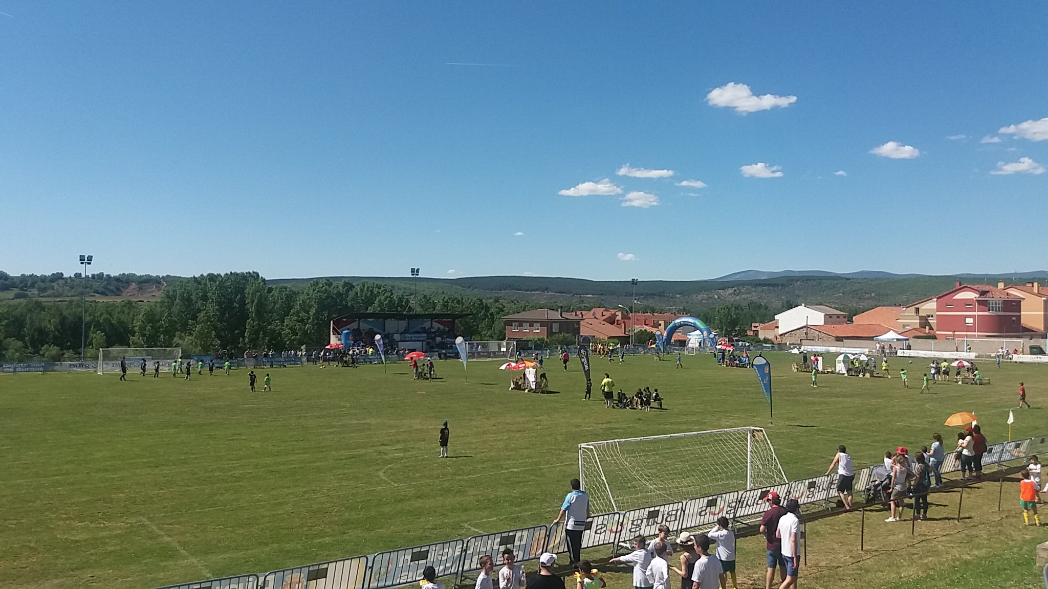 Fotos: Unos 600 jóvenes participan en el torneo de fútbol 7 de Salas de los Infantes