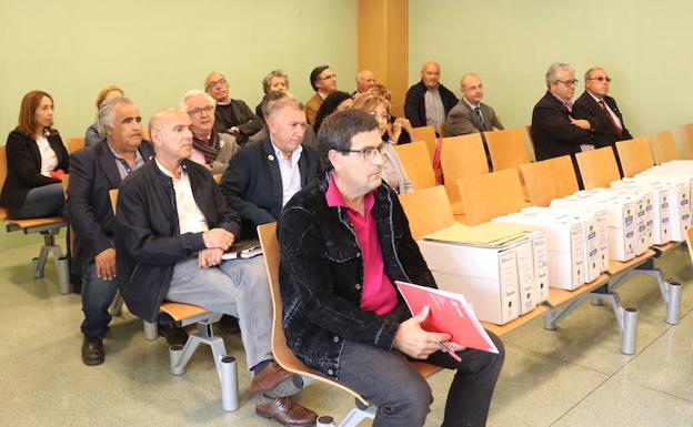 La sala de bodas del juzgado de la avenida de los Reyes Católicos, sede de la JEZ de Burgos, se ha llenado para ver los sorteos de la Junta Electoral de Zona (JEZ) de Burgos.