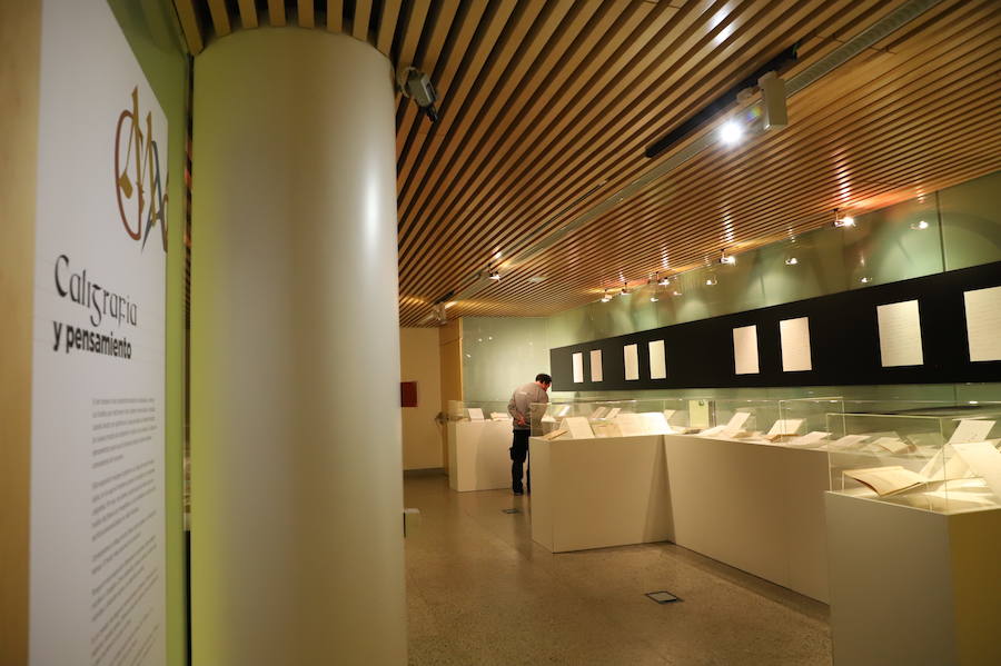 Fotos: Imágenes de la exposición &#039;Caligrafía y Pensamiento&#039;