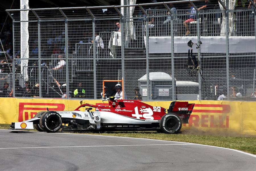 A falta de cinco vueltas, Vettel sigue primero. Le persigue Hamilton, muy cerca del alemán. Carlos Sainz es noveno. 