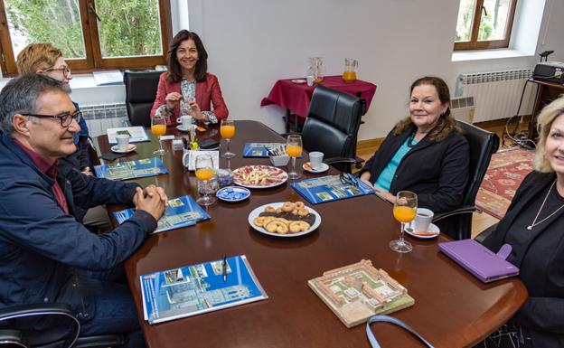 Imagen de la Recepción de la Vicerrectora Tarleton State University (Texas) con Diego Herrera Carcedo, de la UBU 