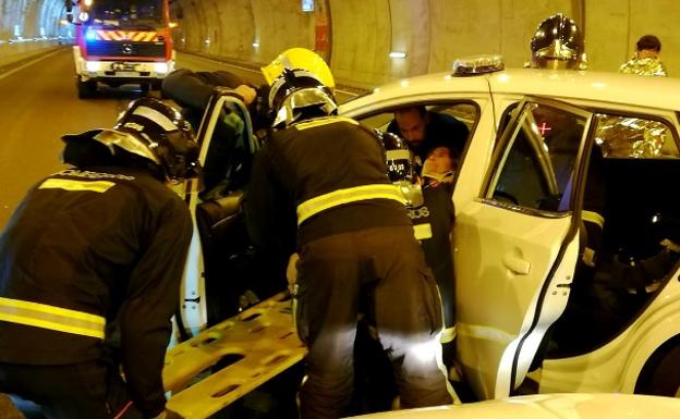 Imagen de la actuación de simulacro en el túnel de Fuente Buena. 