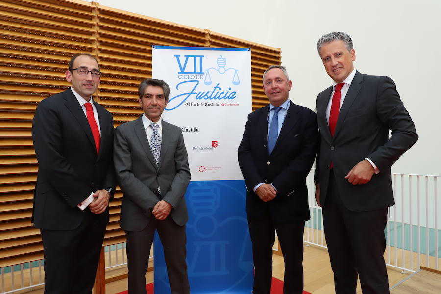 Javier Martín Clavo, director territorial de Banco Santander, Miguel Ángel Vallejo, registrador de la propiedad de Burgos 4, Ramón Modesto, vicedecano registrador de Castilla y León y Jorge Gutiérrez Ramos, responsable de Santander Justicia 