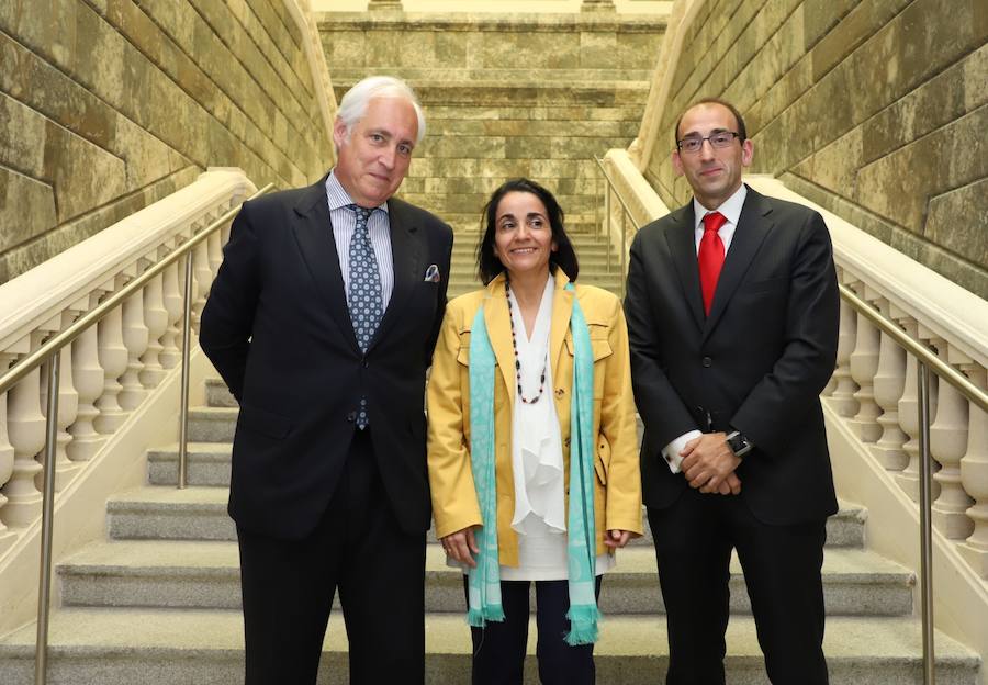 José Luis Concepción, presidente del Tribunal Superior de Justicia de Castilla y León junto a MªÁngeles Parra, magistrada del Tribunal Supremo y Javier Martín Clavo, director territorial de Banco Santander