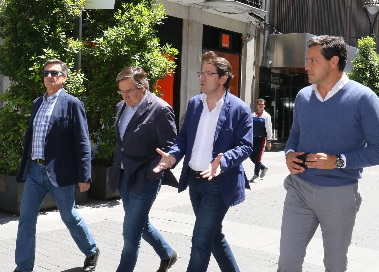 Alfonso Fernández Mañueco después de la reunión mantenida hoy entre miembros del PP y de Ciudadanos.