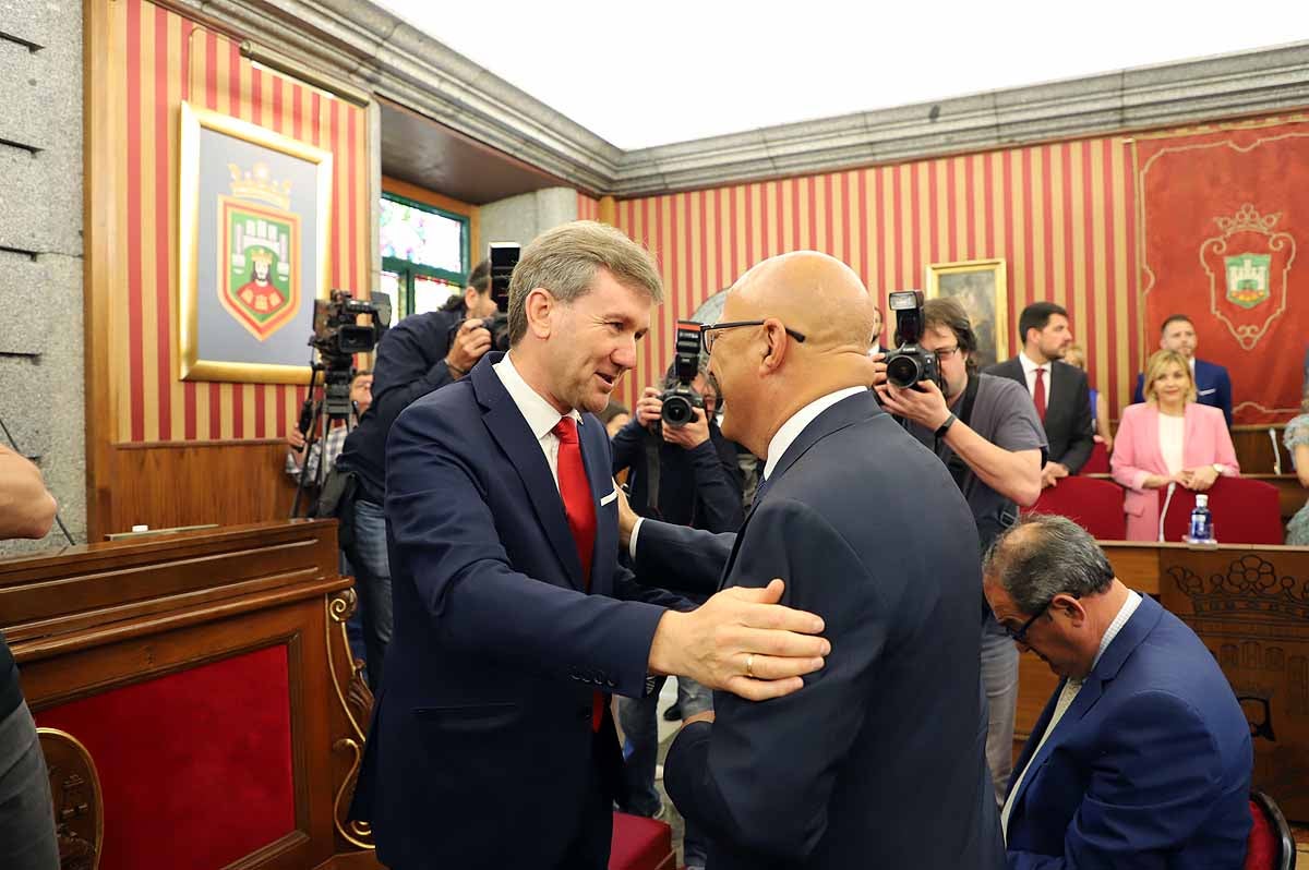 Fotos: Pleno de constitución del Ayuntamiento de Burgos en el que ha sido investido como alcalde Daniel de la Rosa (PSOE)