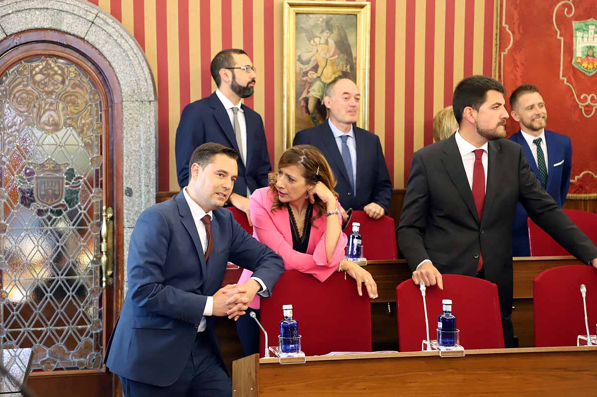 Fotos: Pleno de constitución del Ayuntamiento de Burgos en el que ha sido investido como alcalde Daniel de la Rosa (PSOE)