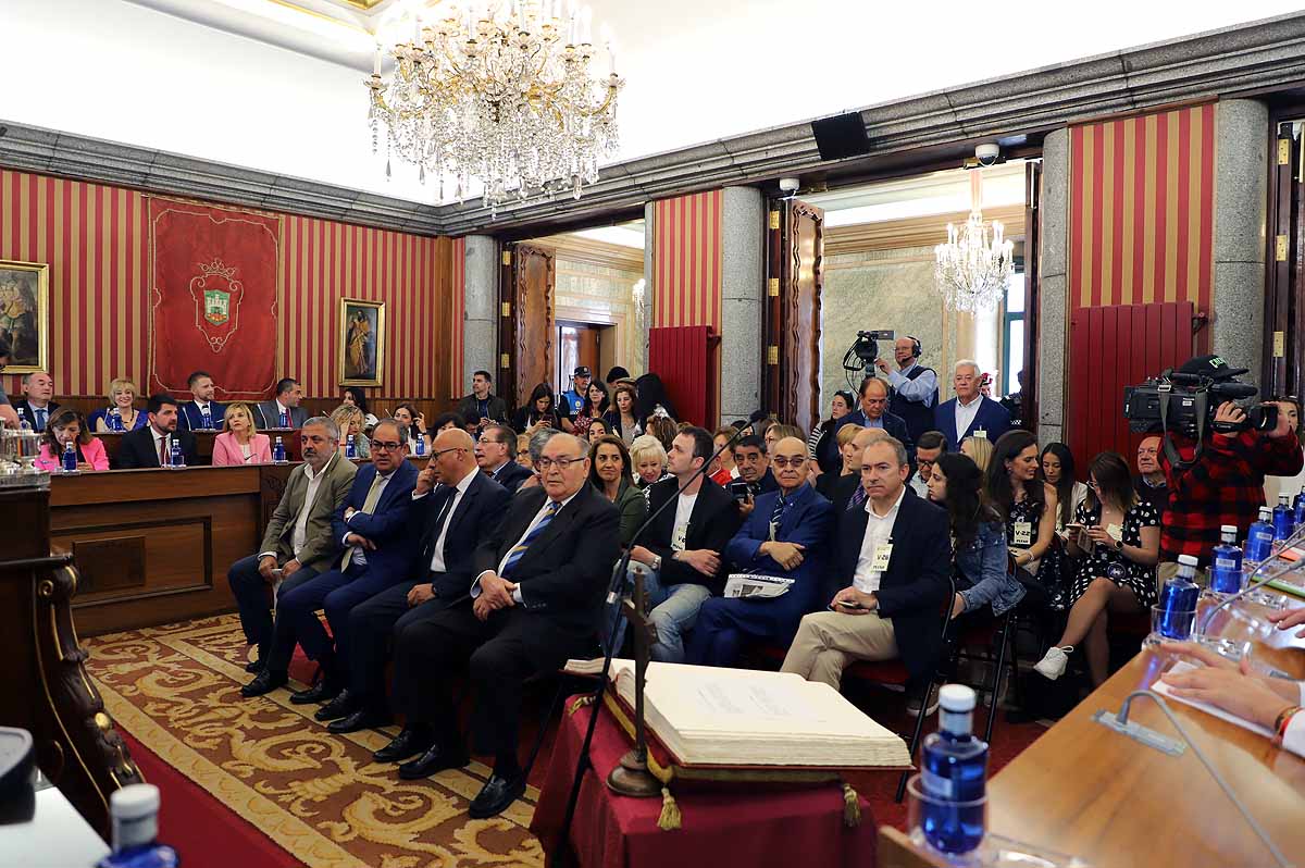 Fotos: Pleno de constitución del Ayuntamiento de Burgos en el que ha sido investido como alcalde Daniel de la Rosa (PSOE)