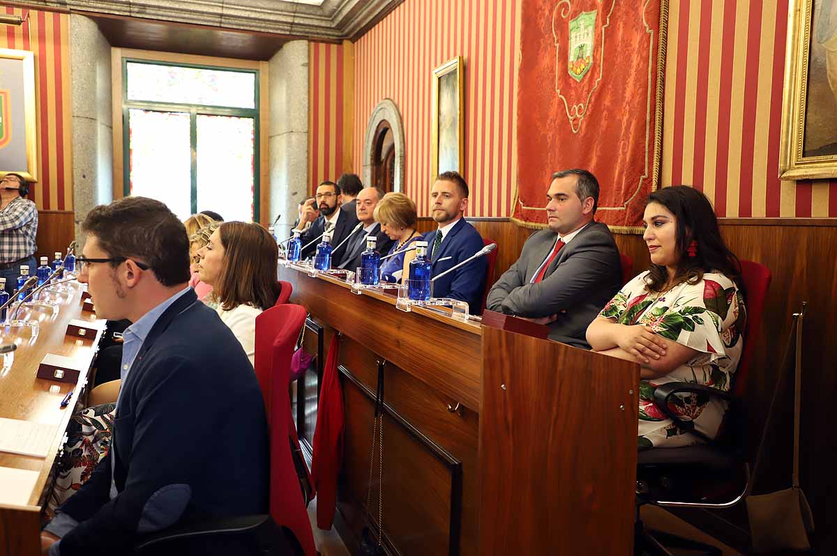 Fotos: Pleno de constitución del Ayuntamiento de Burgos en el que ha sido investido como alcalde Daniel de la Rosa (PSOE)