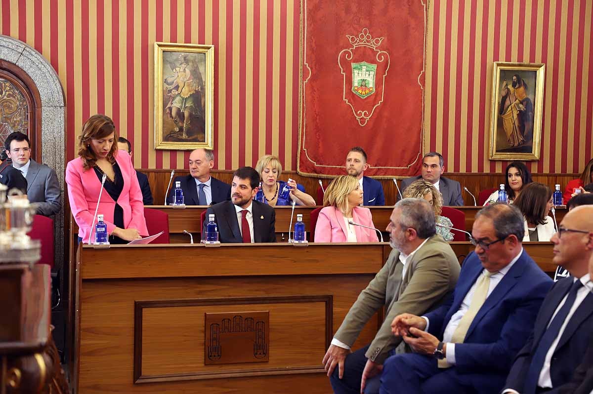 Fotos: Pleno de constitución del Ayuntamiento de Burgos en el que ha sido investido como alcalde Daniel de la Rosa (PSOE)