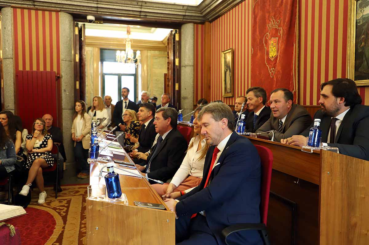 Fotos: Pleno de constitución del Ayuntamiento de Burgos en el que ha sido investido como alcalde Daniel de la Rosa (PSOE)