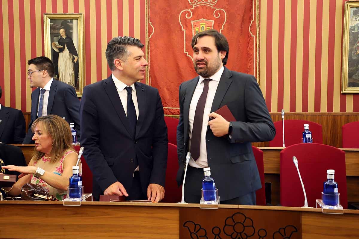 Fotos: Pleno de constitución del Ayuntamiento de Burgos en el que ha sido investido como alcalde Daniel de la Rosa (PSOE)