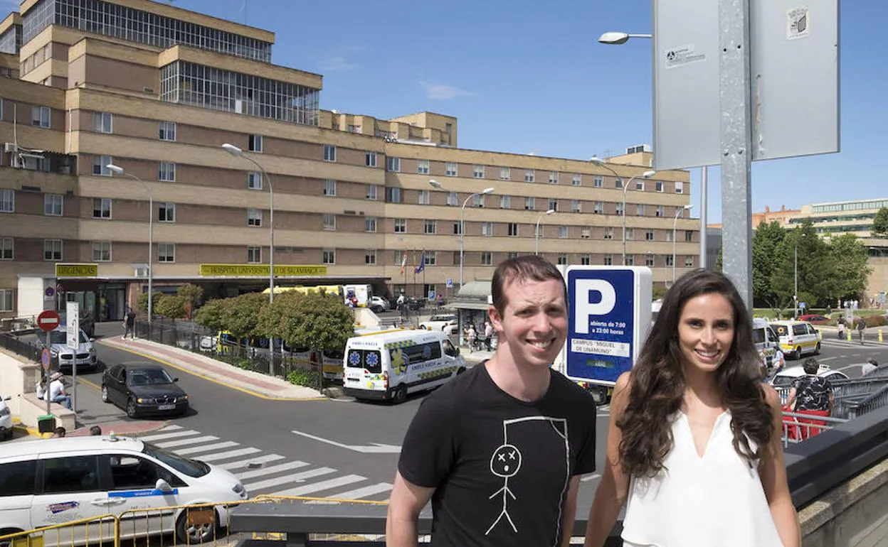 Ana Elvira Laffond y Rubén Blanco Herrea, médicos MIR que empiezan la residencia en el Hospital de Salamanca.