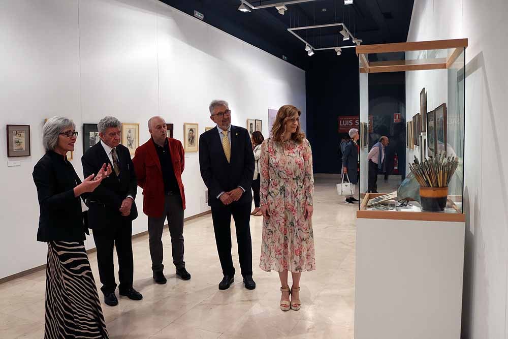 El Museo de Burgos ha inaugurado una exposición sobre el pintor burgalés Luis Sáiz,en el que se muestran desde sus principales obras hasta sus materiales de trabajo. 