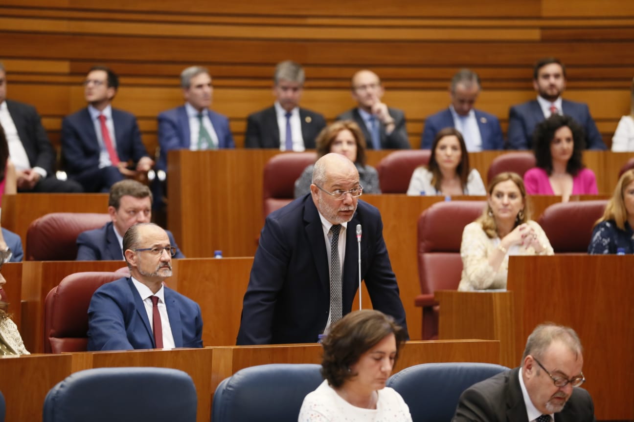 El procurador electo de Ciudadanos Luis Fuentes es proclamado presidente de la institución regiona en su décima legislatura