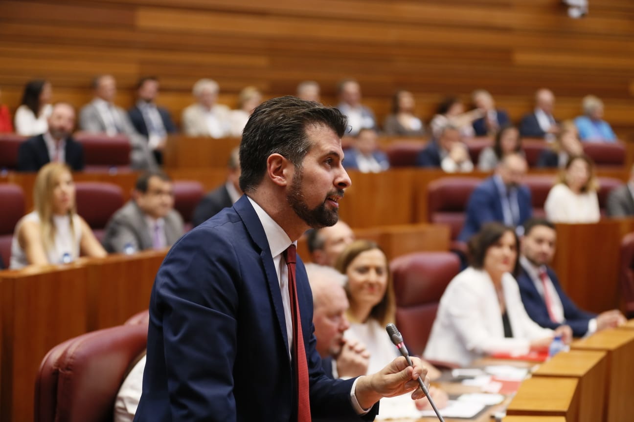 El procurador electo de Ciudadanos Luis Fuentes es proclamado presidente de la institución regiona en su décima legislatura