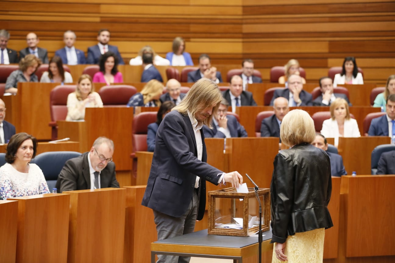 El procurador electo de Ciudadanos Luis Fuentes es proclamado presidente de la institución regiona en su décima legislatura