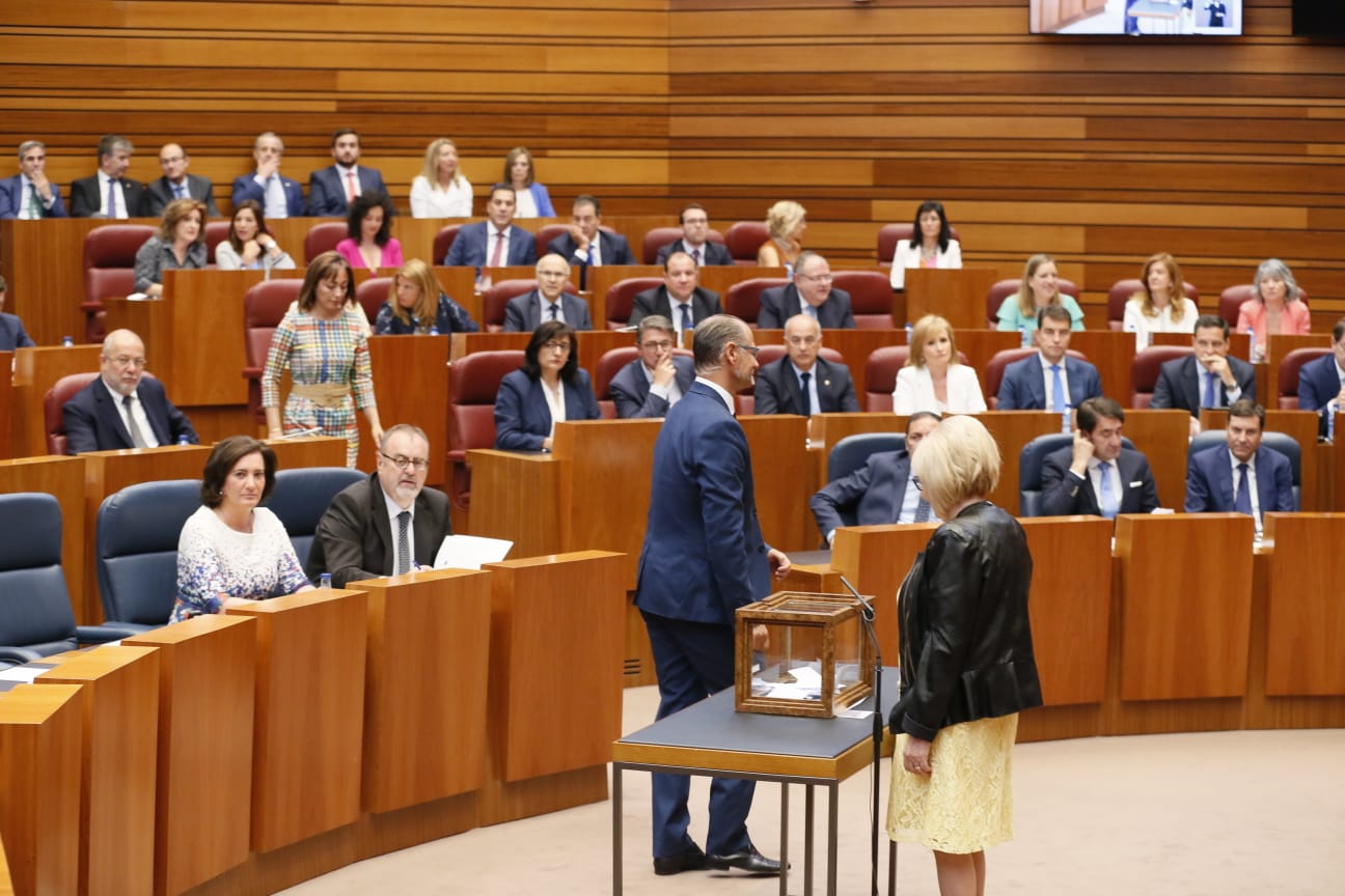 El procurador electo de Ciudadanos Luis Fuentes es proclamado presidente de la institución regiona en su décima legislatura