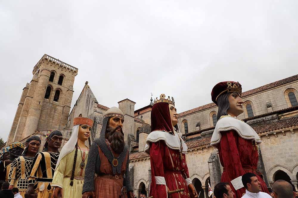 El Monasterio Real de las Huelgas ha acogido, un año más, la celebración del Curpillos, con procesión por las calles del barrio con el pendón de las Navas de Tolosa