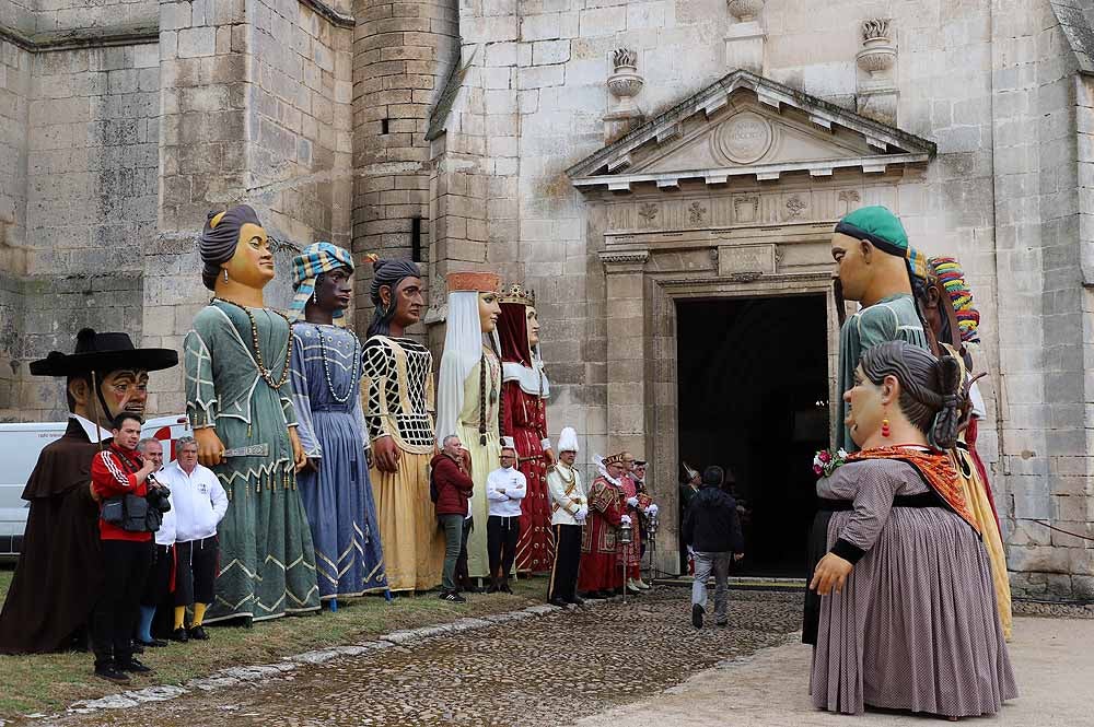 El Monasterio Real de las Huelgas ha acogido, un año más, la celebración del Curpillos, con procesión por las calles del barrio con el pendón de las Navas de Tolosa